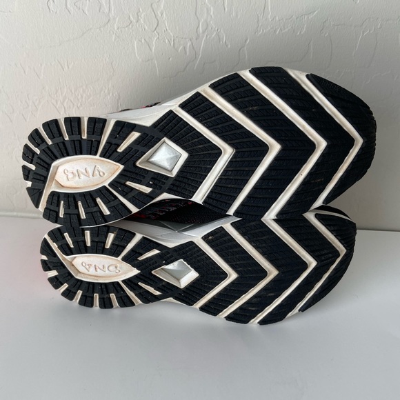 Brooks richochet running shoes black pink 9.5 - Picture 8 of 9